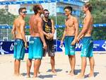 I ‘pro team’ della Beach Volley University di Cesenatico al completo con il responsabile tecnico Cristiano Lucchi