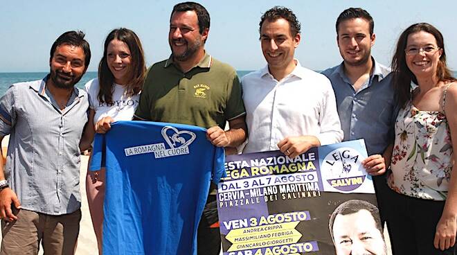 Matteo Salvini in spiaggia a Milano Marittima con Jacopo Morrone e Samantha Gardini di Lega Nord