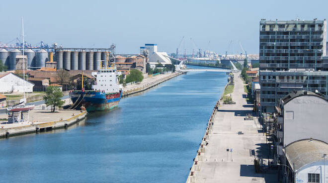 Panoramica della Darsena di città a Ravenna