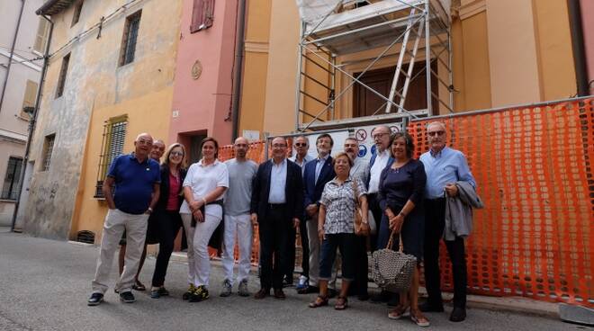 I restauratori insieme ai rappresentanti dei Clubs service cittadini di Forlì