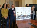 La Giunta comunale di Cesena con i progetti dei chioschi di Piazza della Libertà