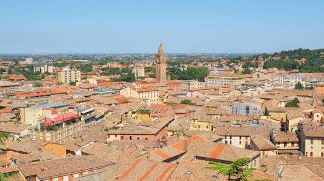 Una veduta panoramica della città di Cesena