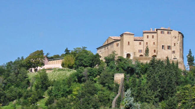 Una vista della Rocca di Bertinoro, dove ha sede il CEUB (foto d'archivio)