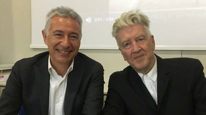 Gianluca Dradi con David Lynch durante l'incontro con gli studenti a Ravenna (foto tratta dal profilo Facebook di Gianluca Dradi)