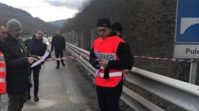 I carabinieri nei pressi del viadotto Puleto lungo la E45