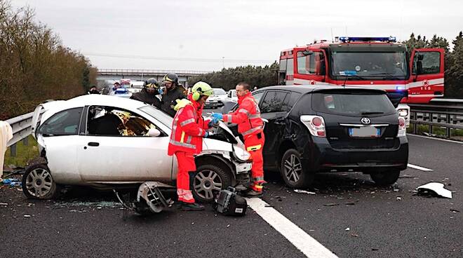 Un'immagine dell'incidente stradale di questa mattina