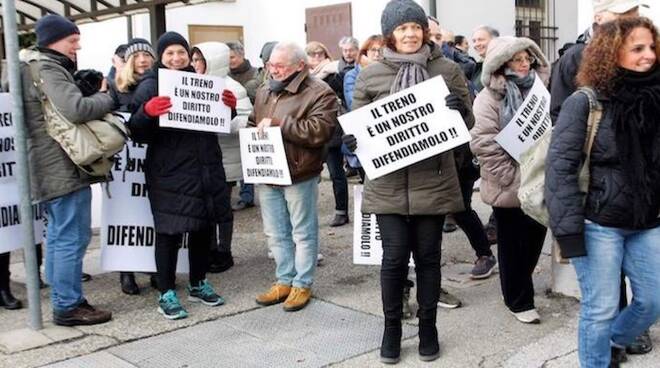 Un'immagine della protesta dello scorso 15 dicembre  alla stazione di Godo