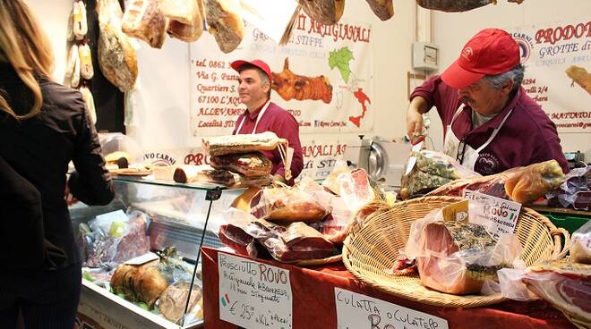 Uno degli stand di Sapeur