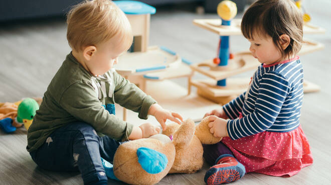 Bambini di asilo nido. Foto di repertorio