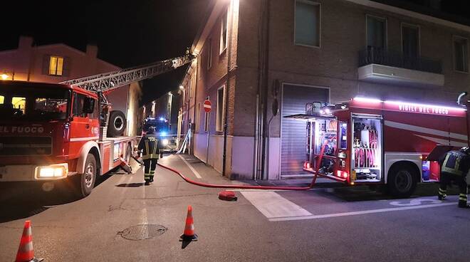 I Vigili del Fuoco durante le operazioni in Via Girolamo Rossi