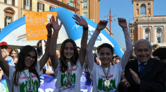 La festa di questa mattina in piazza Saffi