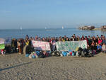 Un centinaio di persone si sono dedicate alla pulizia della spiaggia di Cesenatico