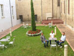 Il giardino della Biblioteca Malatestiana (foto d'archivio)