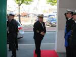 Il saluto dei militari della capitaneria di porto di Rimini all'ammiraglio ispettore Antonio Basile (foto Guardia Costiera)