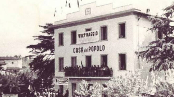 Una Casa del Popolo nella festa Primo Maggio