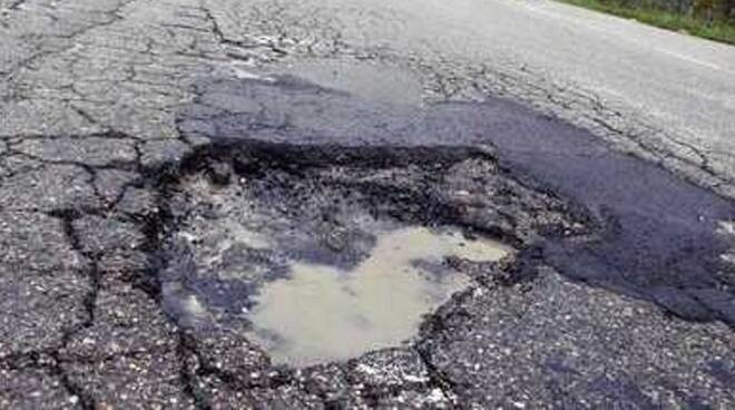 Buche sulle strade ravennati, foto di repertorio