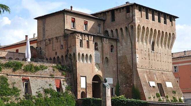 La Rocca di Lugo che ha retto, simbolicamente, all'assalto del centrodestra anche questa volta