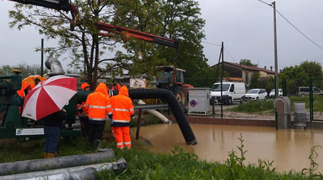 Tecnici del Consorzio di Bonifica ER al lavoro