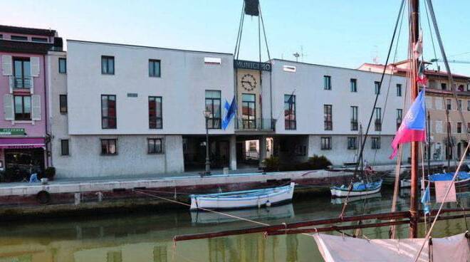 Il municipio di Cesenatico (foto d'archivio)