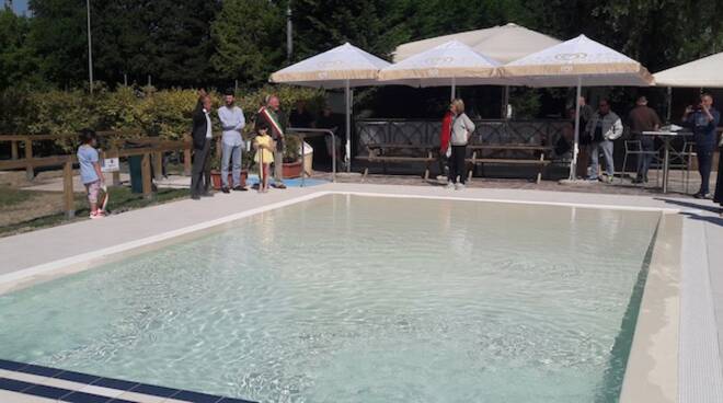 Un'immagine dell'inaugurazione alla piscina comunale di Solarolo