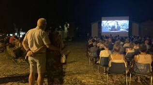 cinema all'aperto in piazza delle conserve a Cesena