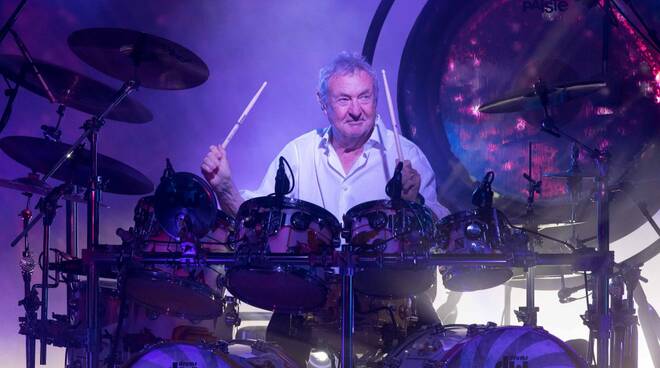 Nick Mason e la sua band infiammano il Pala De André di Ravenna, nel nome dei primi Pink Floyd