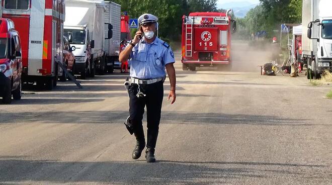 Vasto incendio dalle prime ore del 9 agosto alla Lotras di Faenza