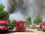 Vasto incendio dalle prime ore del 9 agosto alla Lotras di Faenza