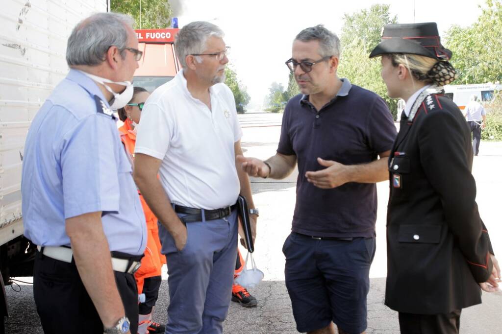 Vasto incendio dalle prime ore del 9 agosto alla Lotras di Faenza