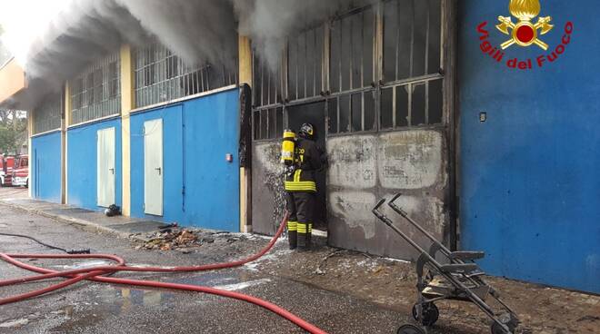 incendio capannone Rimini