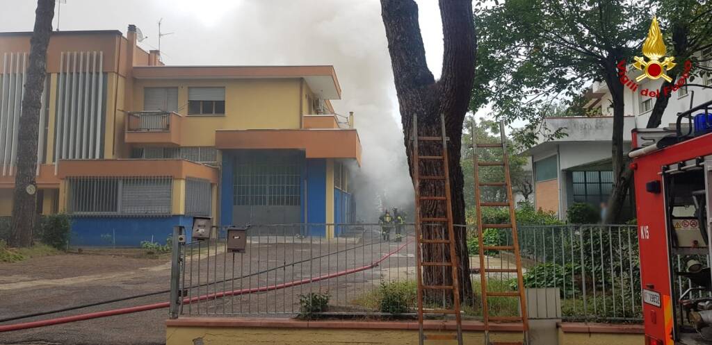 incendio capannone Rimini