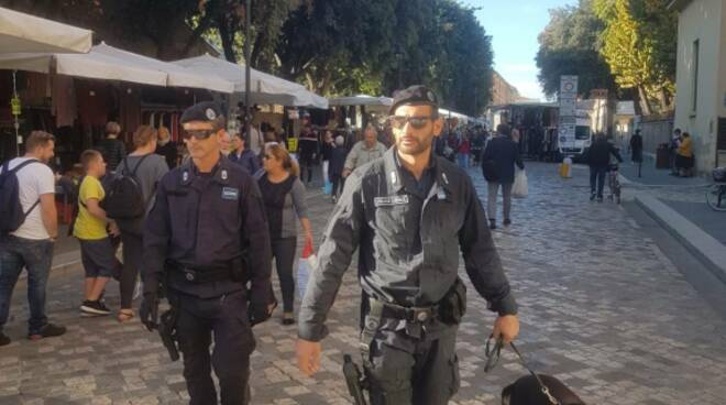Controlli della Polizia Locale al mercato di Rimini