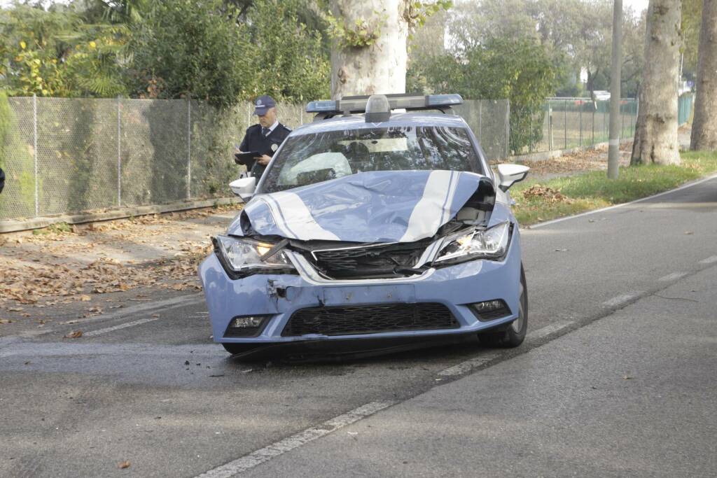 Scontro tra due auto a Lugo, una è della Polizia