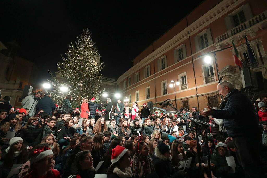 accensione albero di natale 2019