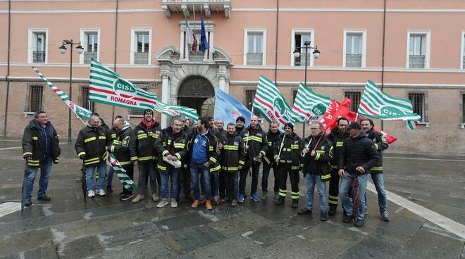 Vigili del Fuoco manifestano in piazza a Ravenna