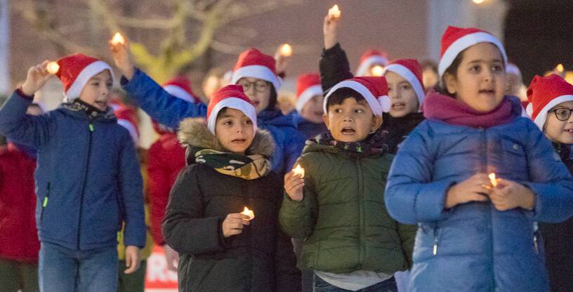 albero di natale umano dei bimbi della Mordani di Ravenna