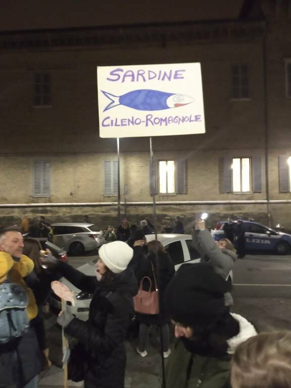 24 gennaio 2020: le Sardine in Piazza Kennedy a Ravenna