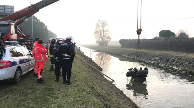 Incidente stradale: minicar finisce nel canale a Milano Marittima, muore ragazzo di 17 anni