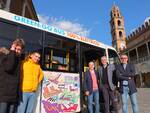 Le fiancate del Green-go-bus si colorano con le opere d’arte dai ragazzi di Autismo Faenza