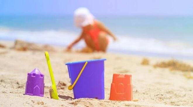 bambini spiaggia mare 