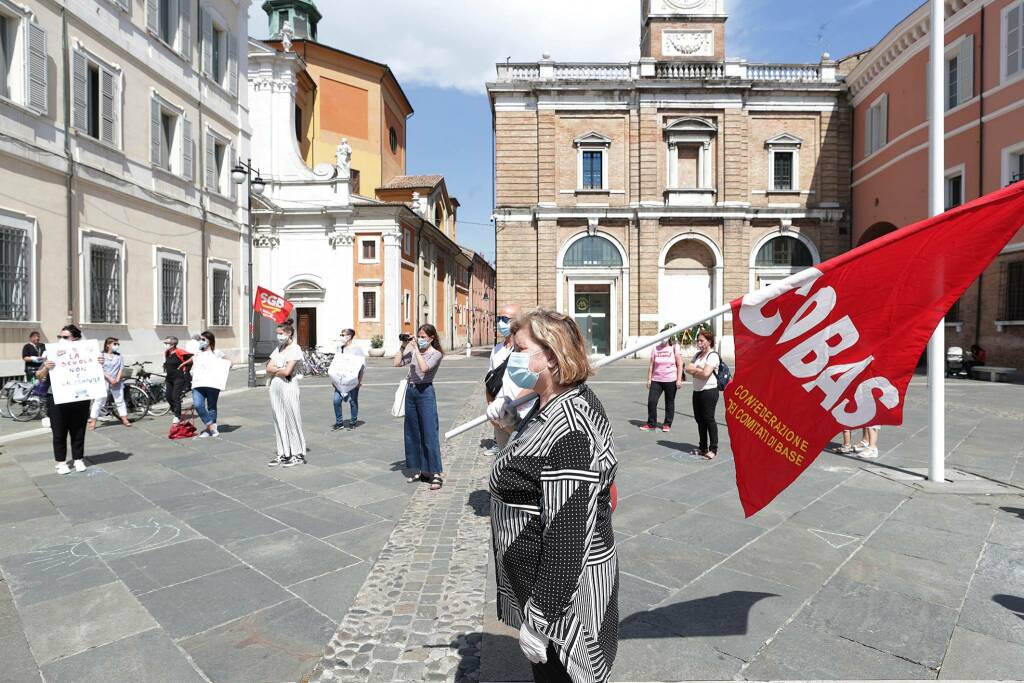 Manifestazione in piazza del Popolo a Ravenna per la scuola in presenza