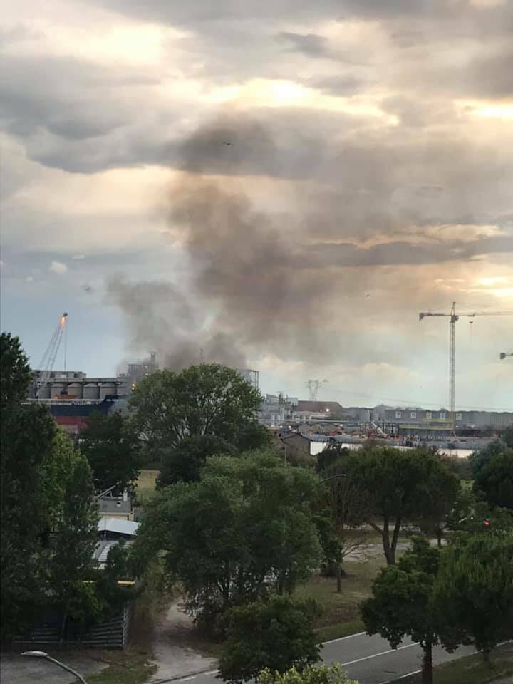 Marina di Ravenna. Scoppia incendio alla Fabbrica Vecchia: oltre 4 ore per domarlo