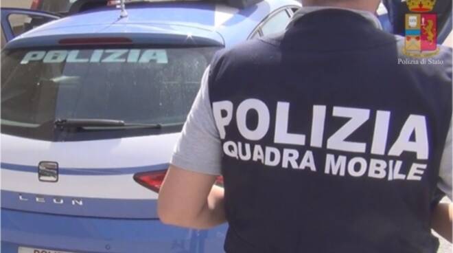 POLIZIA SQUADRA MOBILE