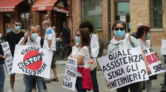 Protesta degli infermieri 8 giugno 2020 in Piazza del Popolo a Ravenna