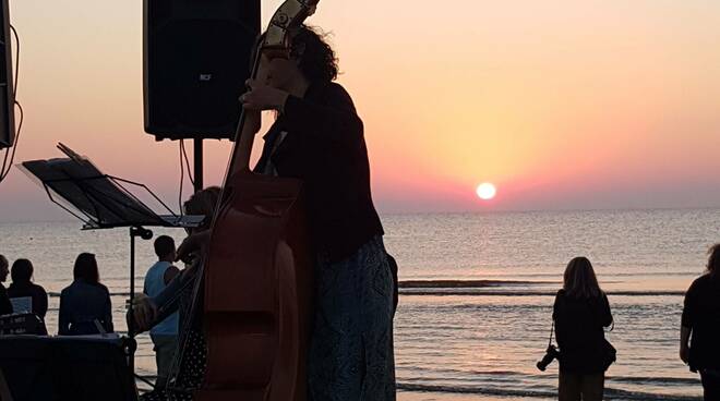 alba musicale al Coya Beach di Casalborsetti