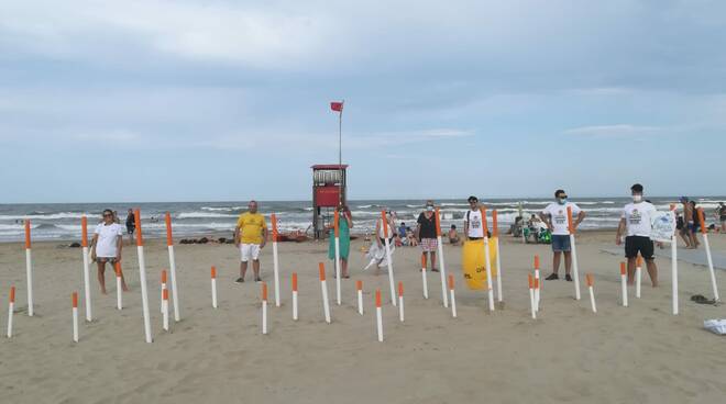 Flash Mob Rimini - non mandare in fumo la riva 