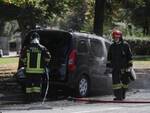 Autovettura a Gpl prende fuoco in Piazza Caduti del Lavoro a Ravenna