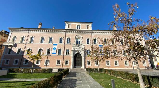 Palazzo Rasponi dalle Teste Piazza Kennedy