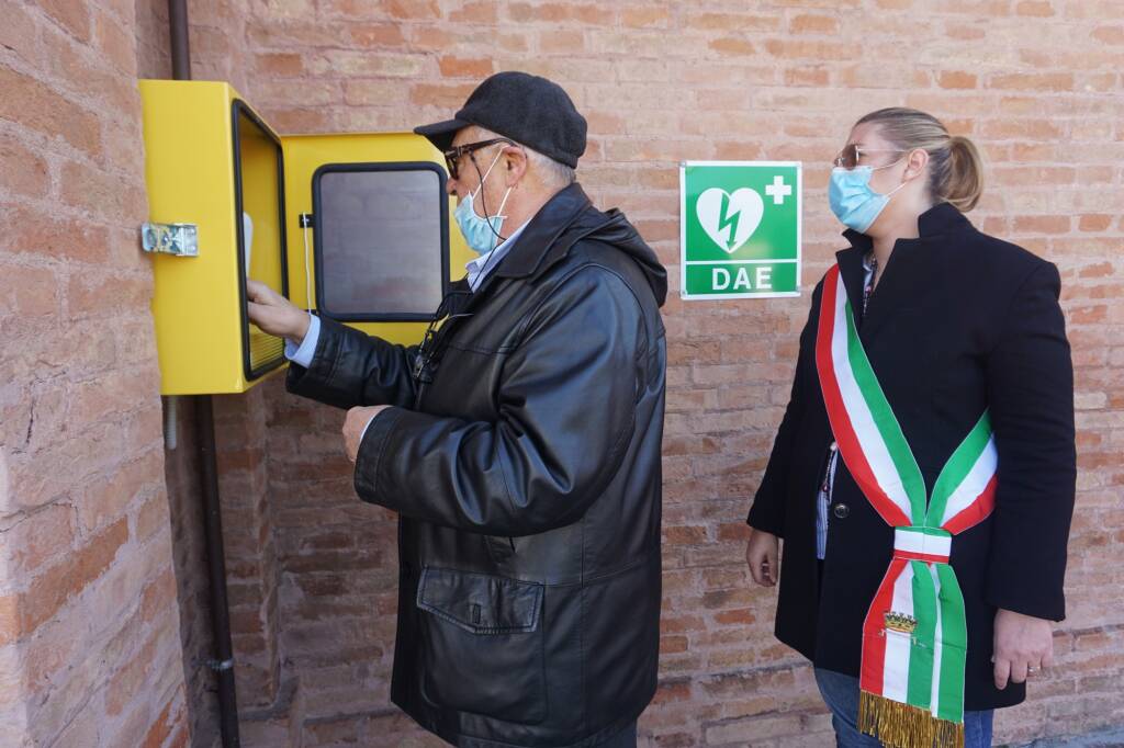 nuovo defibrillatore alla biblioteca comunale di Russi