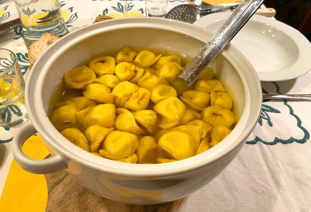 Cappelletti in brodo